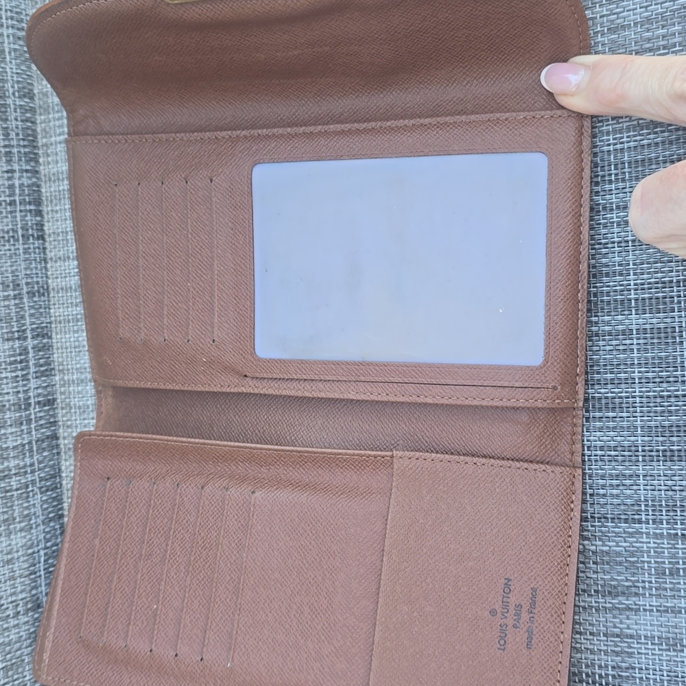 * EUC * Louis Vuitton Eugenie Monogram Wallet - Picture 4 of 14